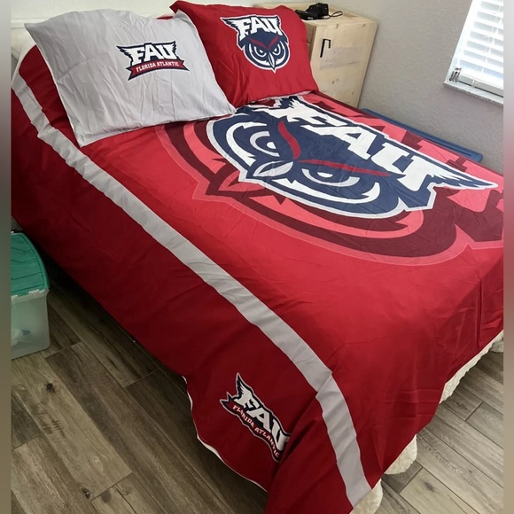 FAU College Duvet Set For Full Sized Bed (like new!) - Picture 1 of 2